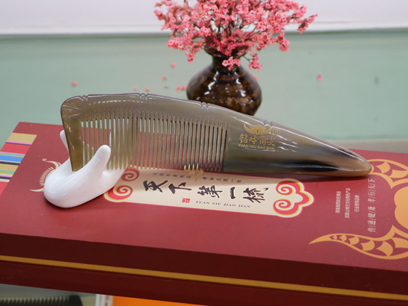 鉆牛角尖牛角梳（一對）