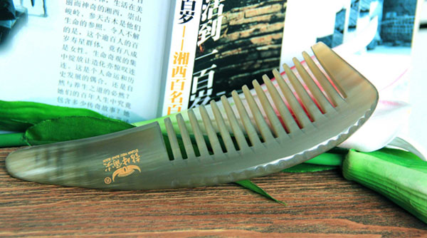 鉆牛角尖工藝品發展有限公司,張家界牛角梳,鉆牛角尖,張家界牛角制品,翠翠閣