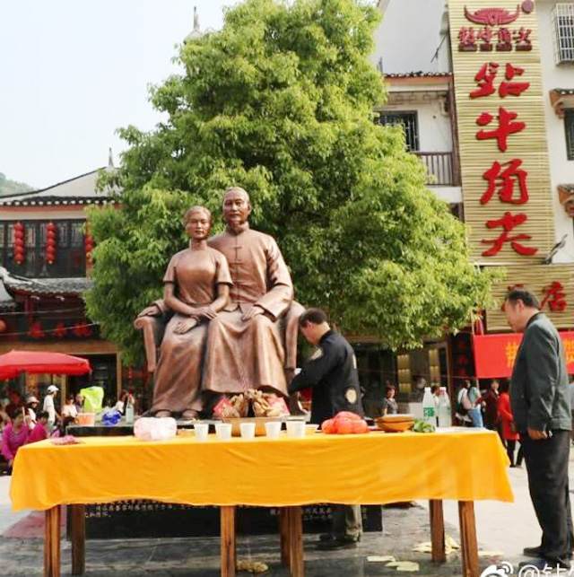 鉆牛角尖集團(tuán)，張家界牛角梳，鳳凰牛角梳，鉆牛角尖，鉆牛角尖牛角梳，牛角梳